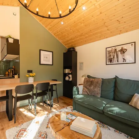Apartment Le Madrier - Terrasse Et Jacuzzi Prive Tours-en-Savoie
